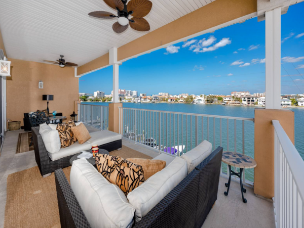 Great Bay View, 2.5 blocks to Clearwater Beach